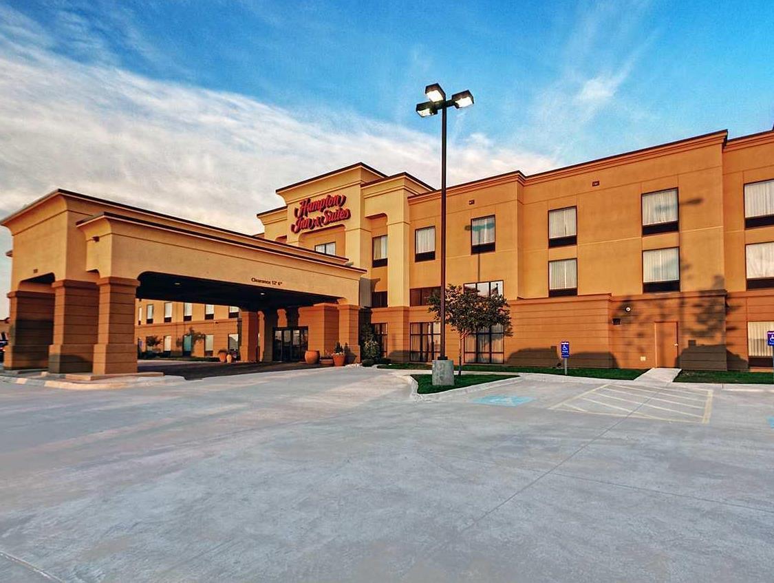 Hampton Inn & Suites Altus Exterior photo